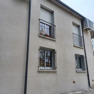 maison à fenêtres